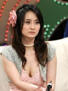 我是大明星杨娜的胸,从平凡到璀璨，揭秘大明星的胸围蜕变之路